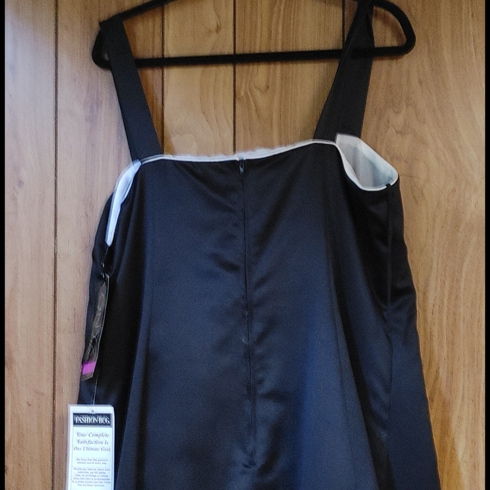 Dress - Picture 4 of 6